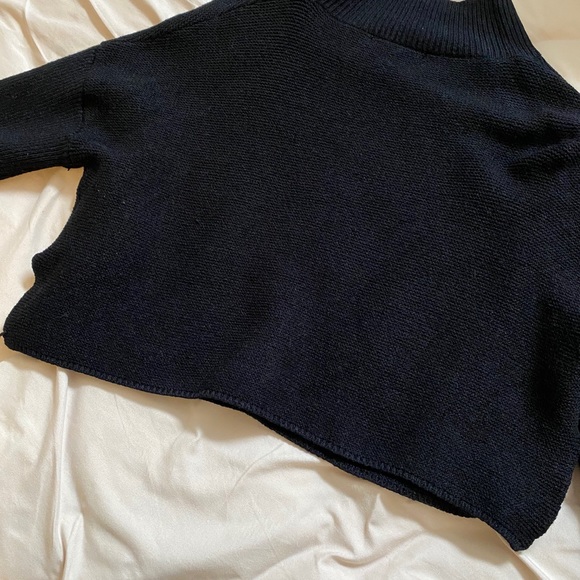 Cropped Turtle Neck Sweater - Picture 4 of 4